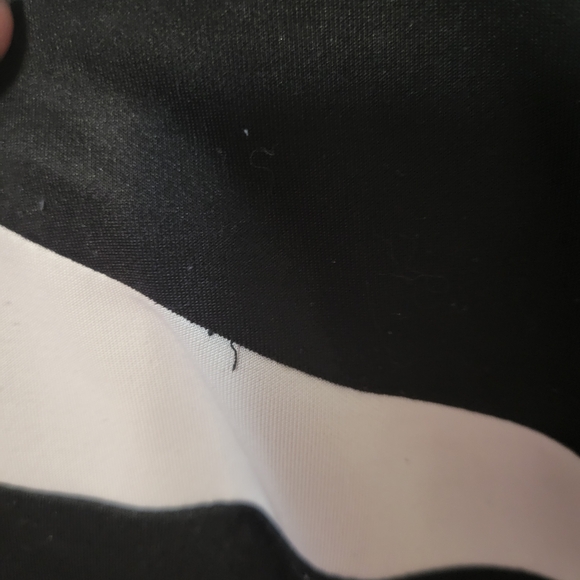 Elegant Black and Cream Sleeveless Dress - Picture 9 of 9